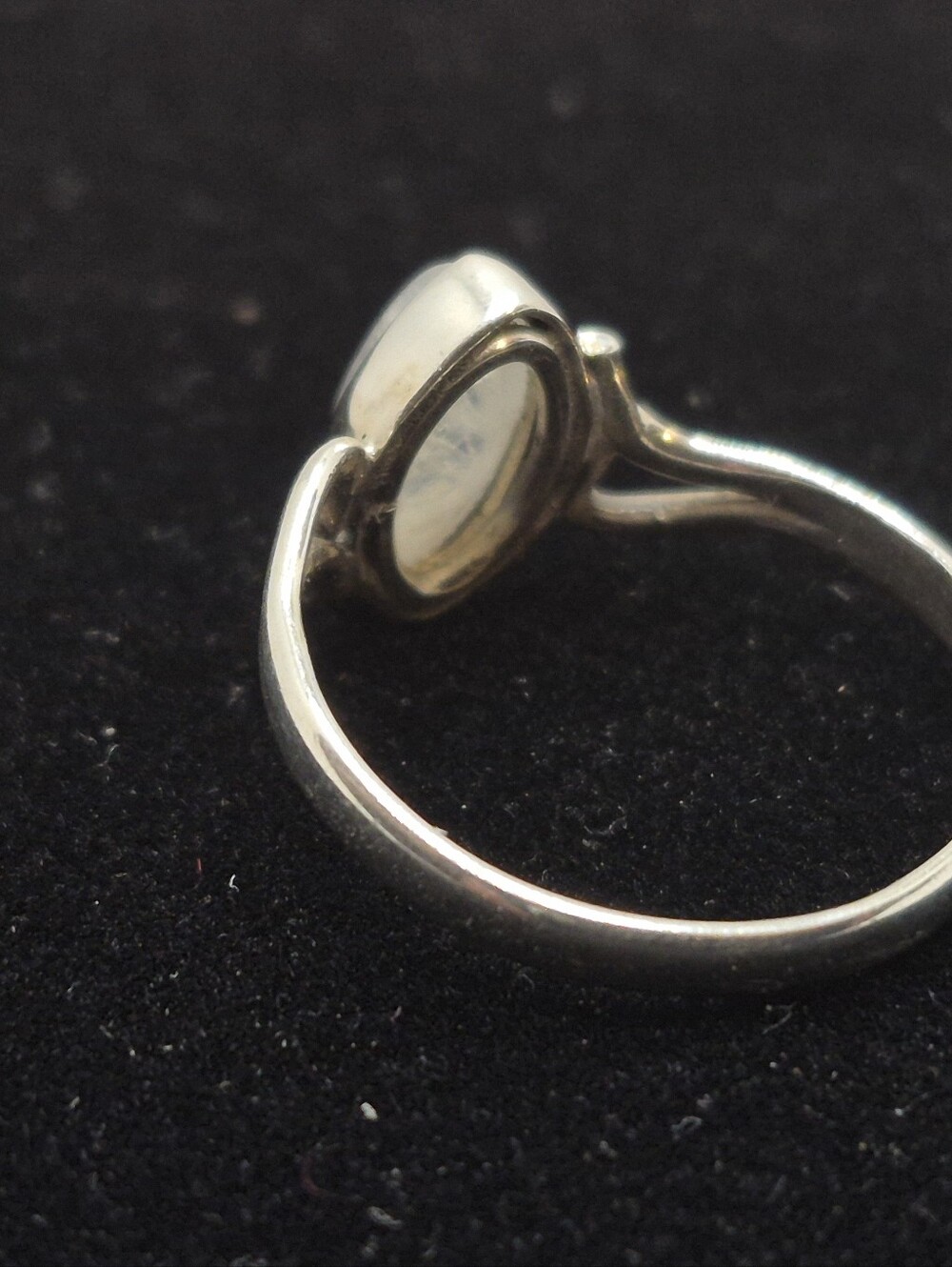 .925 Sterling Silver Women's Elegant Oval Moonstone Ring Jewelry - Picture 3 of 5